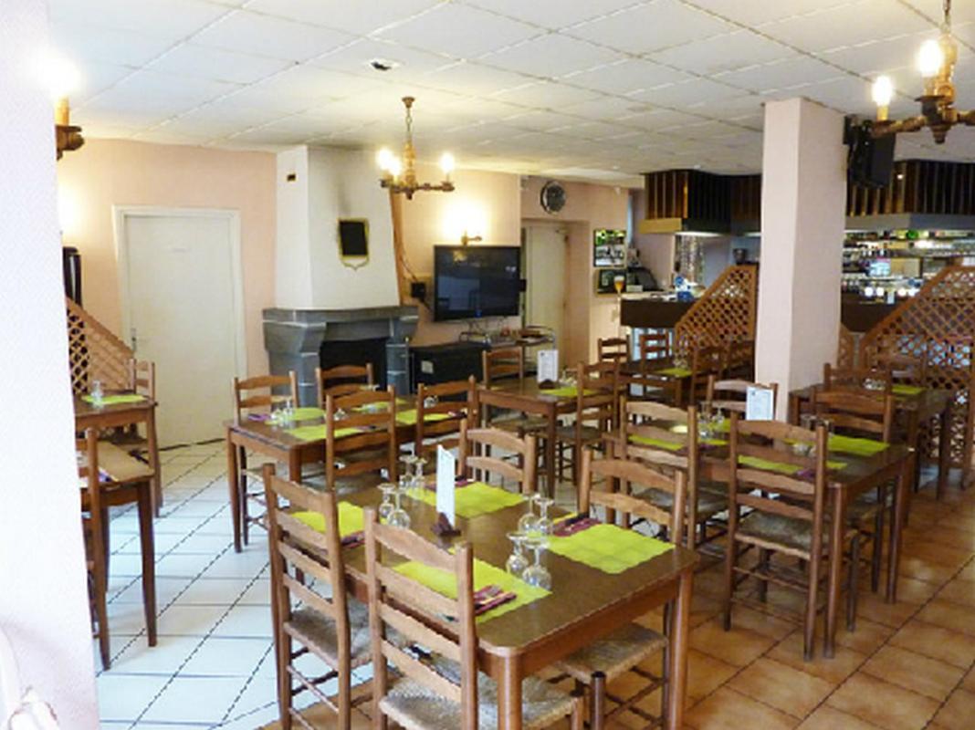 Hotel Restaurant Du Pont-Vieux Saint-Flour  Exterior photo